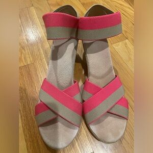 Charleston Shoe best seller Cannon, comfy, pink/tan, excellent condition!